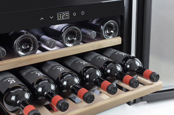 Встраиваемый винный шкаф Caso WineSafe 18 EB Black в магазине «На диване» в Самаре  — Выгодная цена